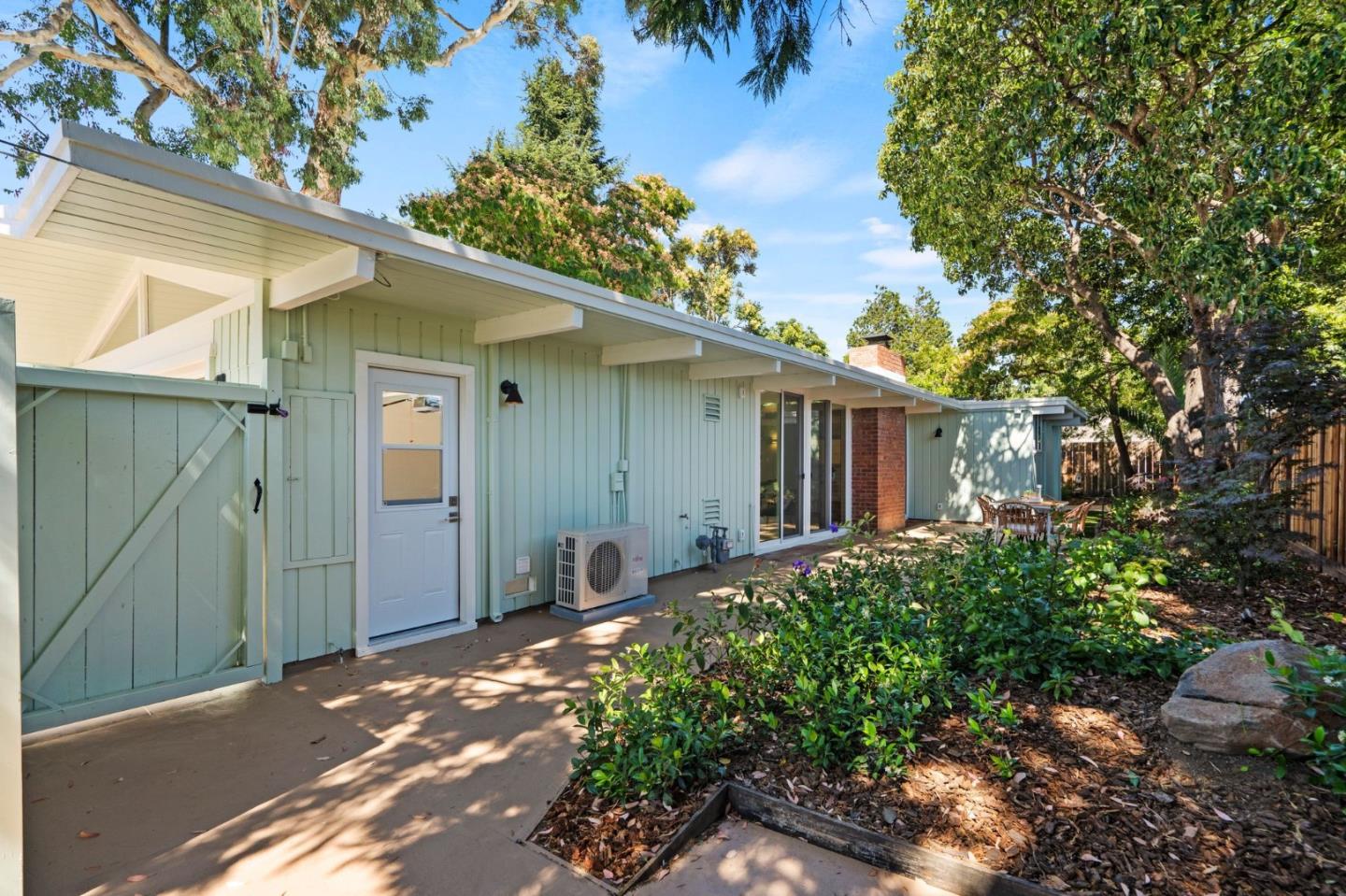 820 Goodwin AVE
