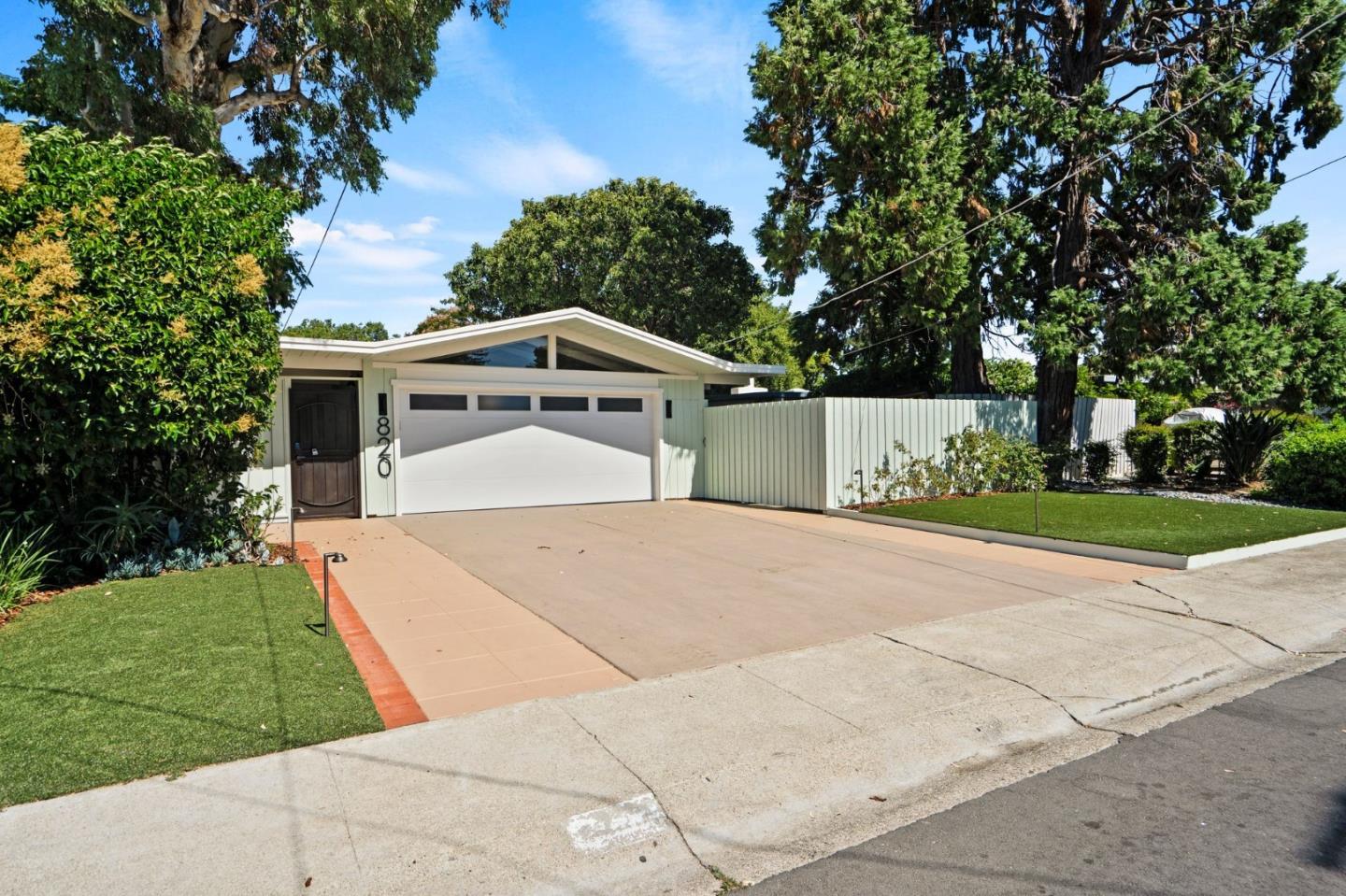 820 Goodwin AVE