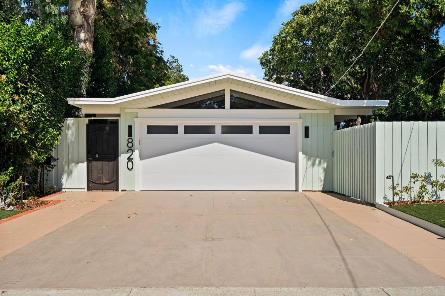 820 Goodwin AVE