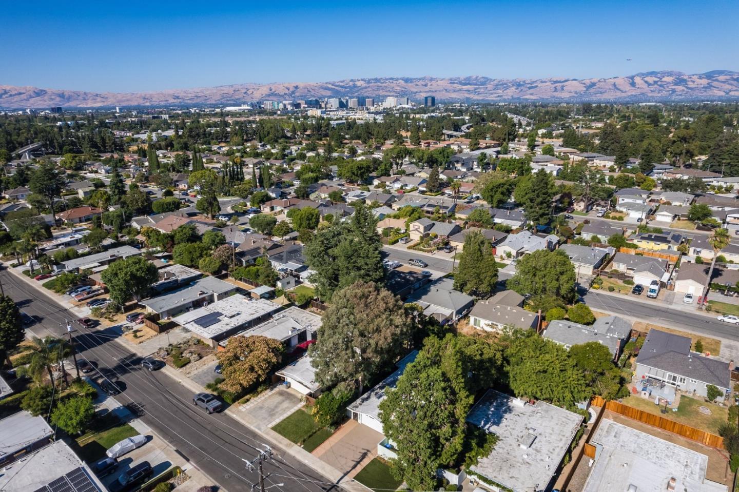 820 Goodwin AVE