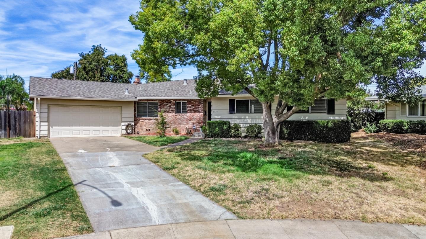 2724 Doris CT