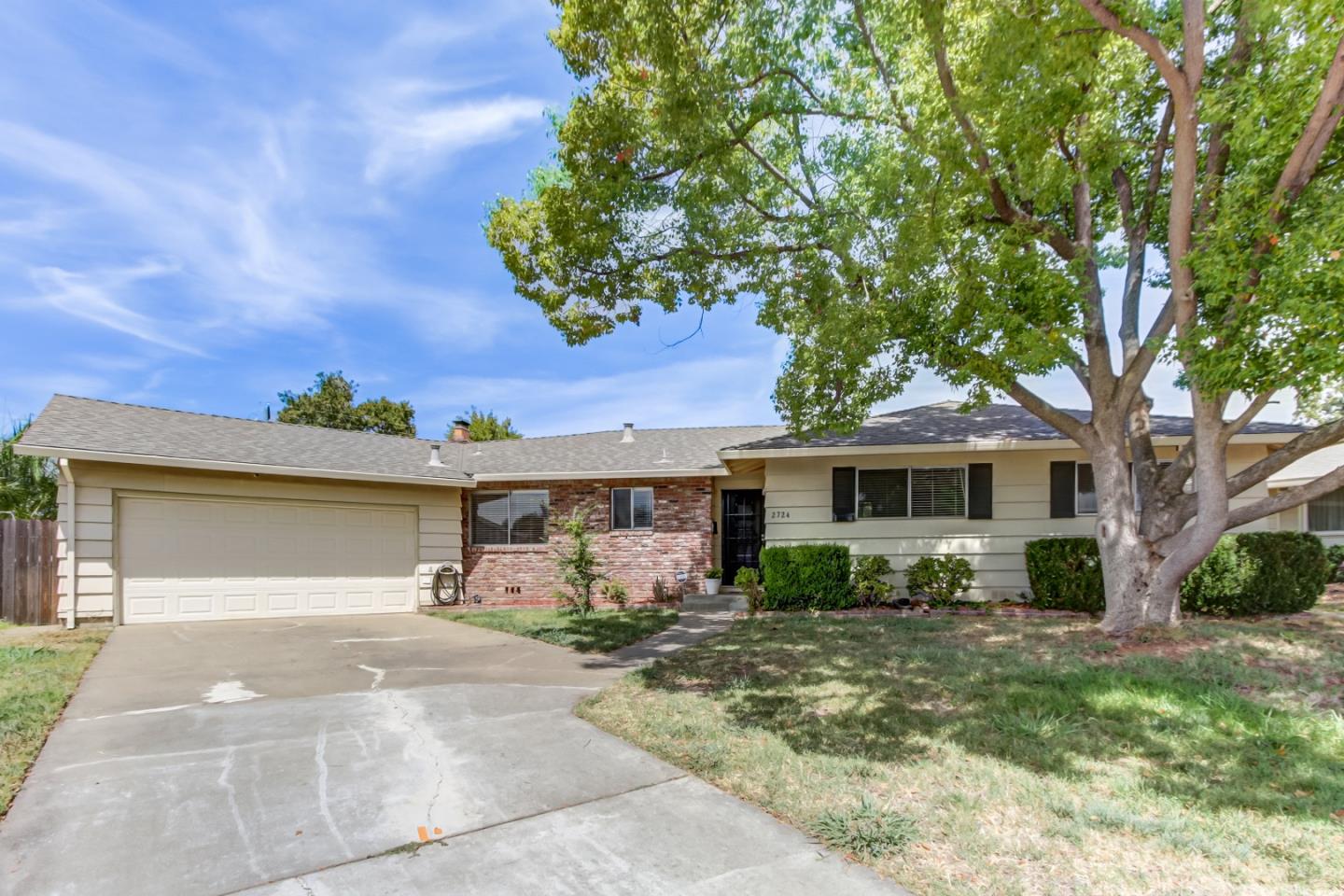 2724 Doris CT