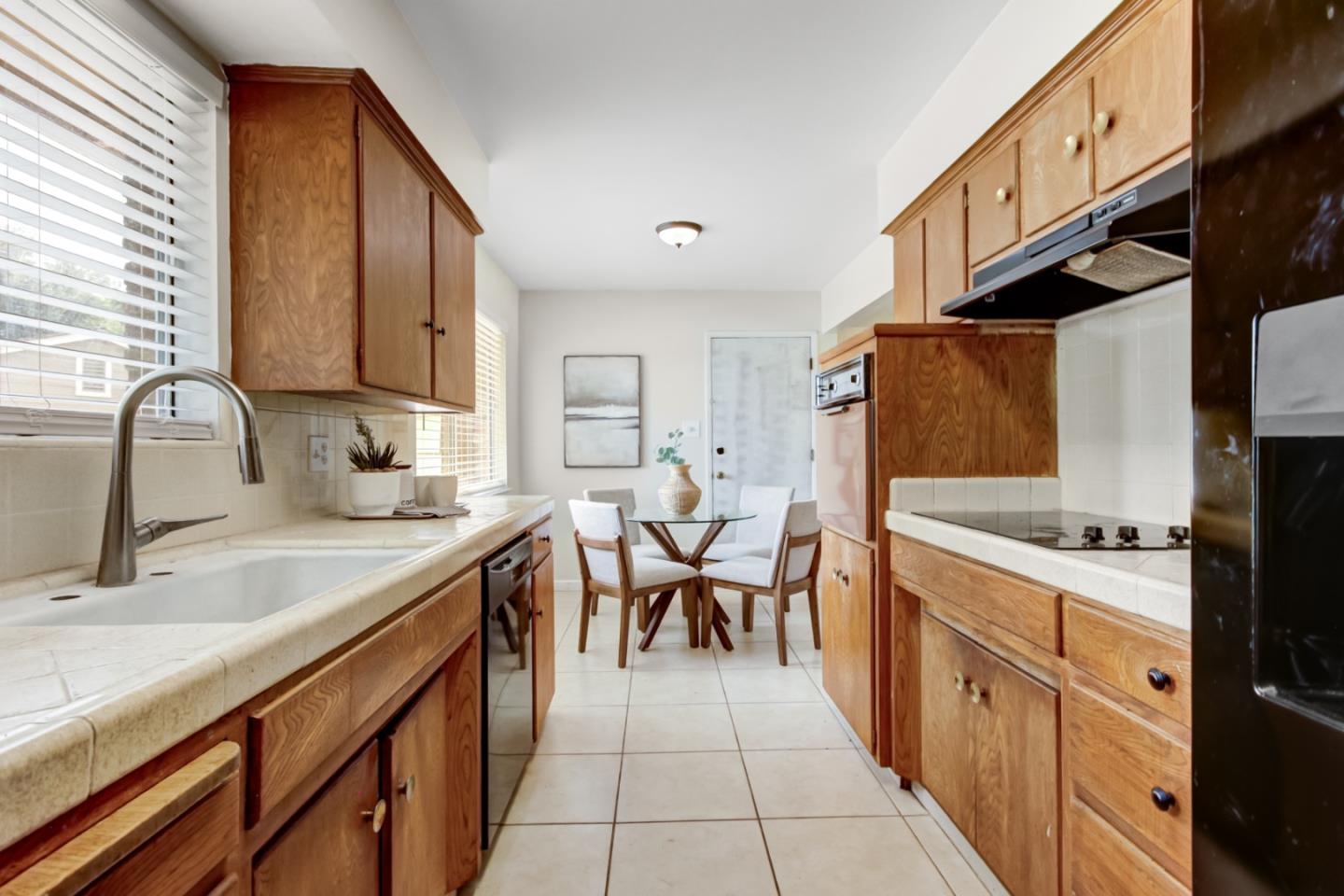 2724 Doris CT