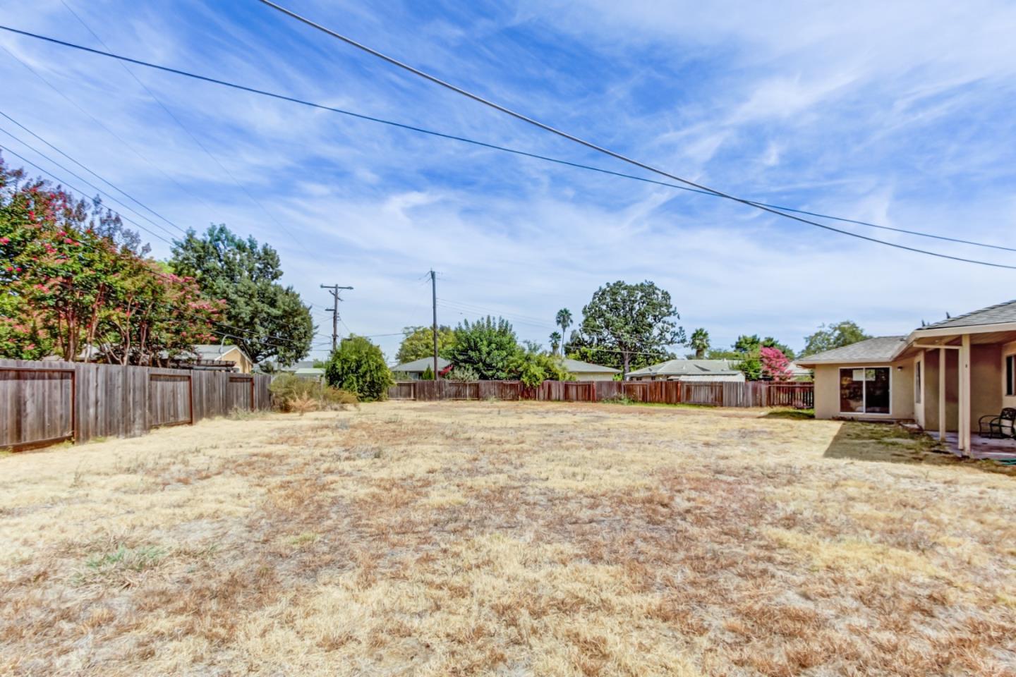 2724 Doris CT