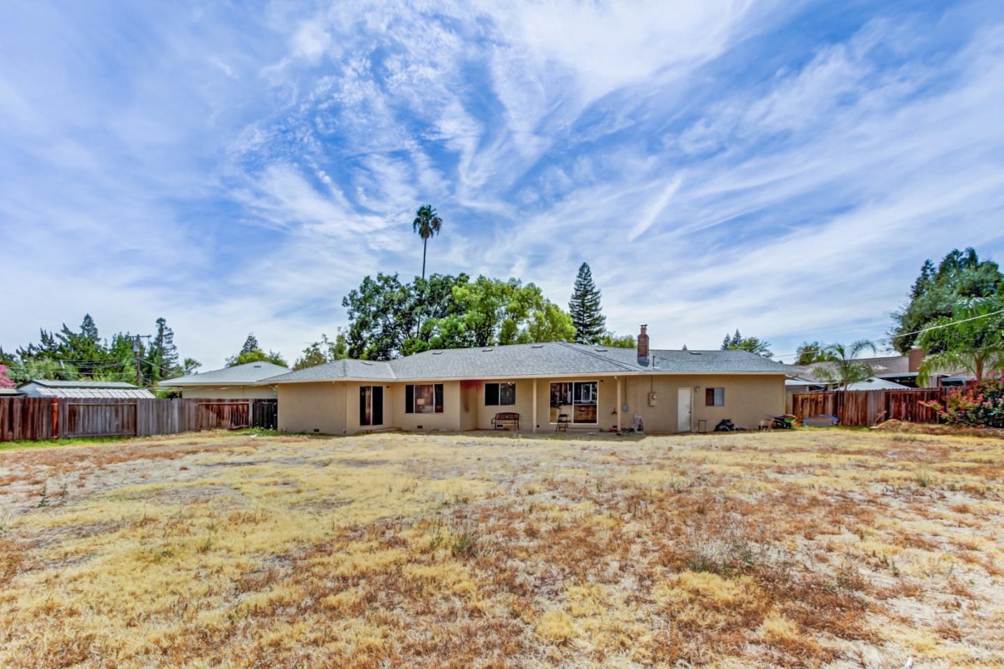 2724 Doris CT