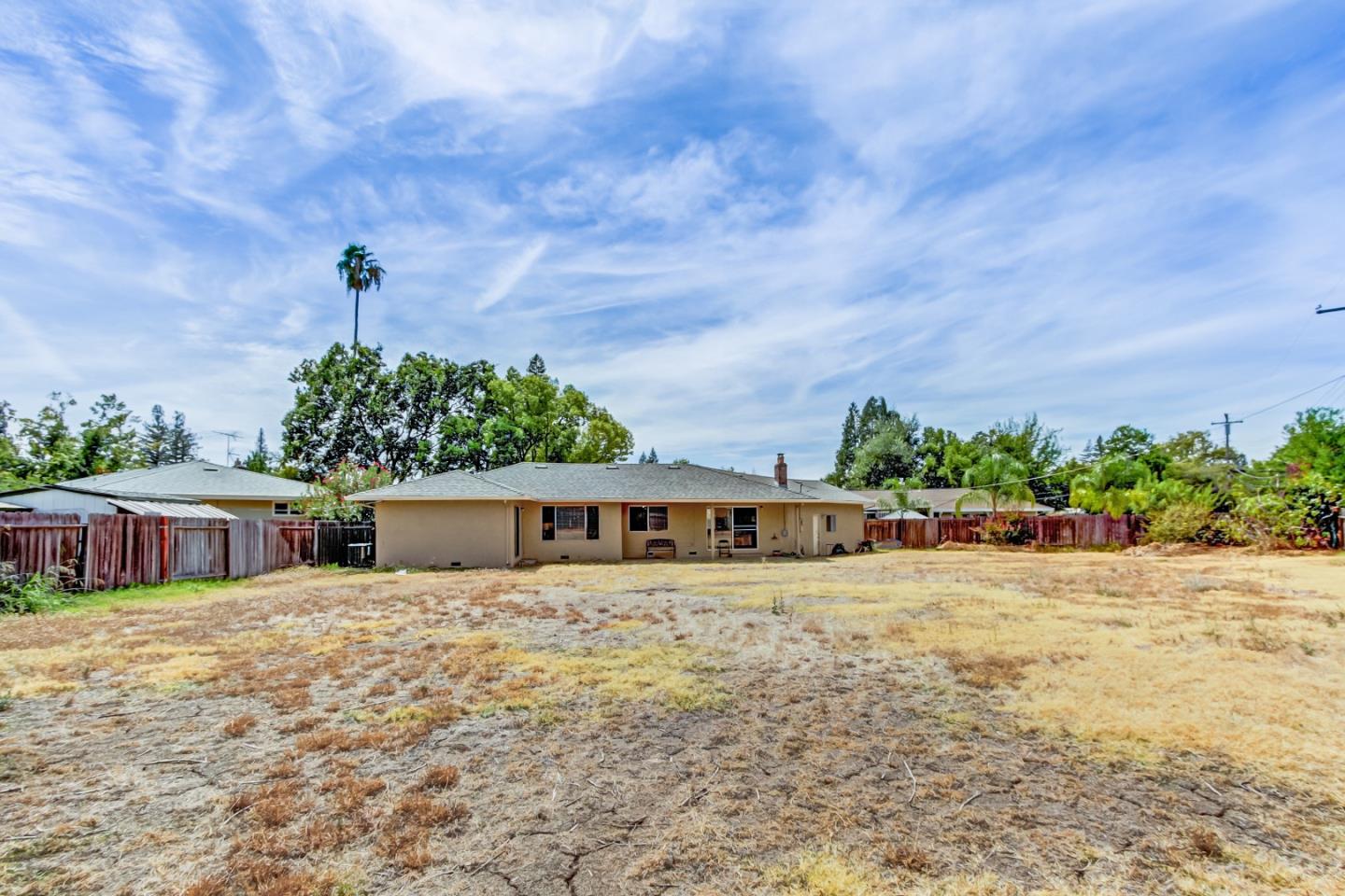 2724 Doris CT
