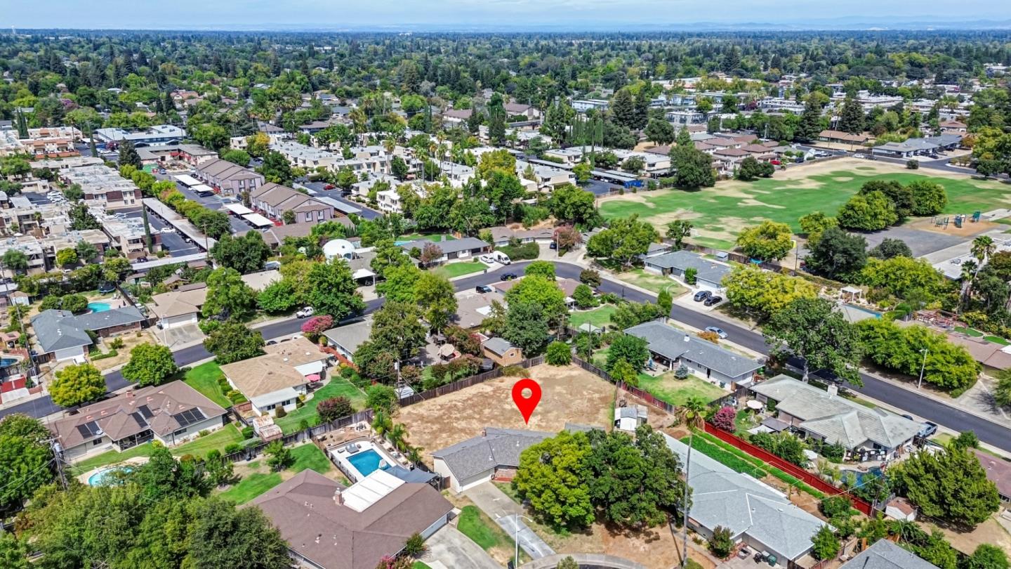 2724 Doris CT