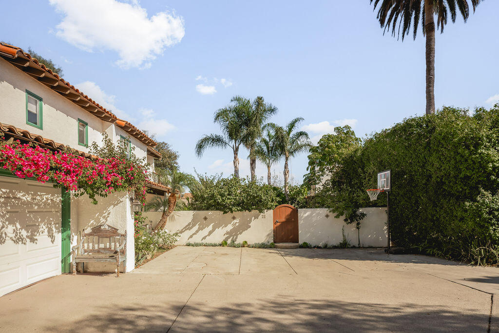 20 E Constance Avenue