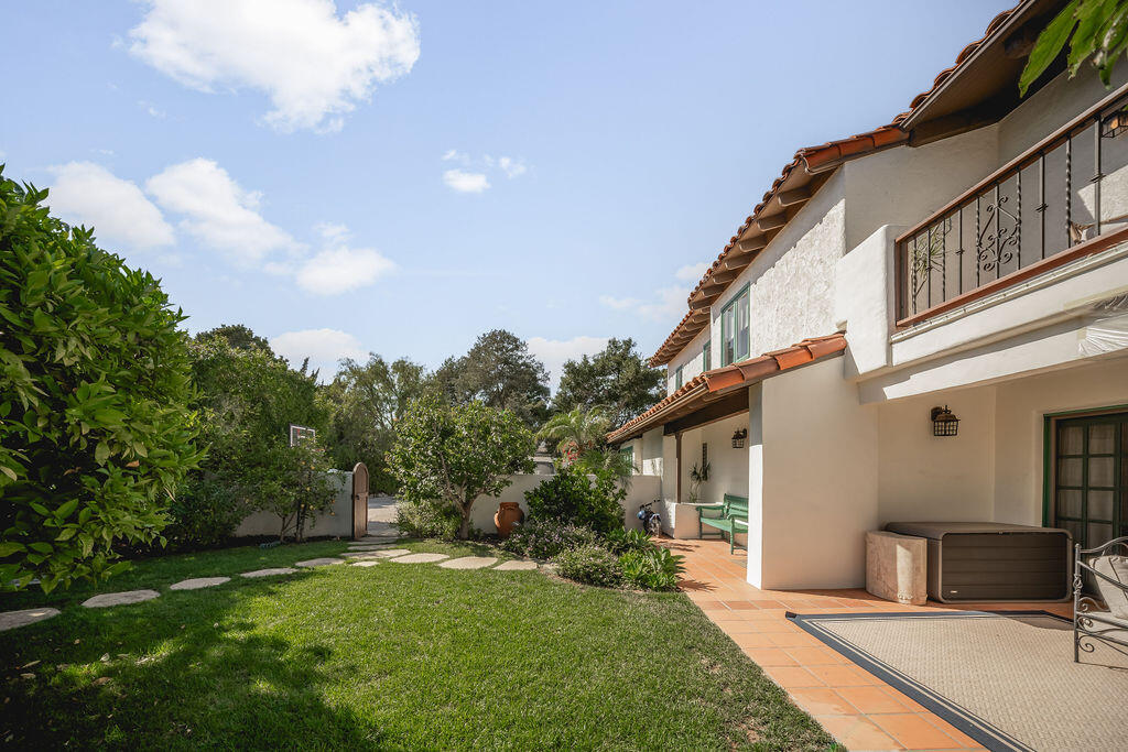 20 E Constance Avenue