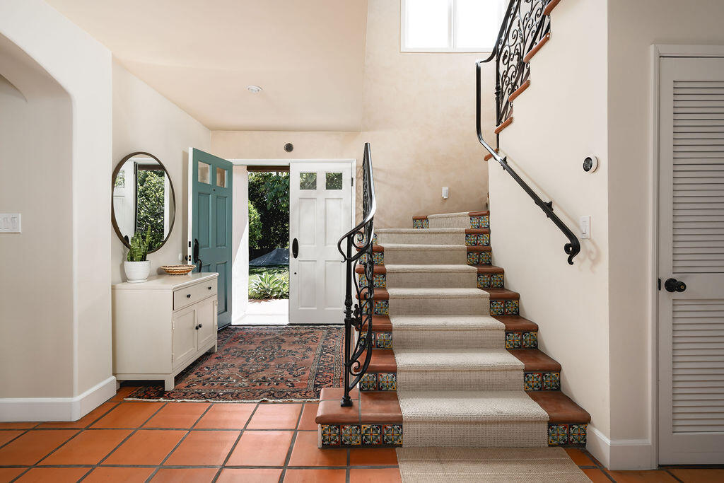 20 E Constance Avenue