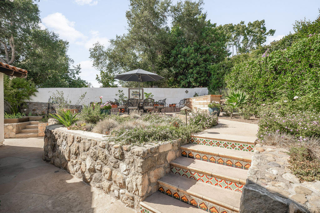 20 E Constance Avenue