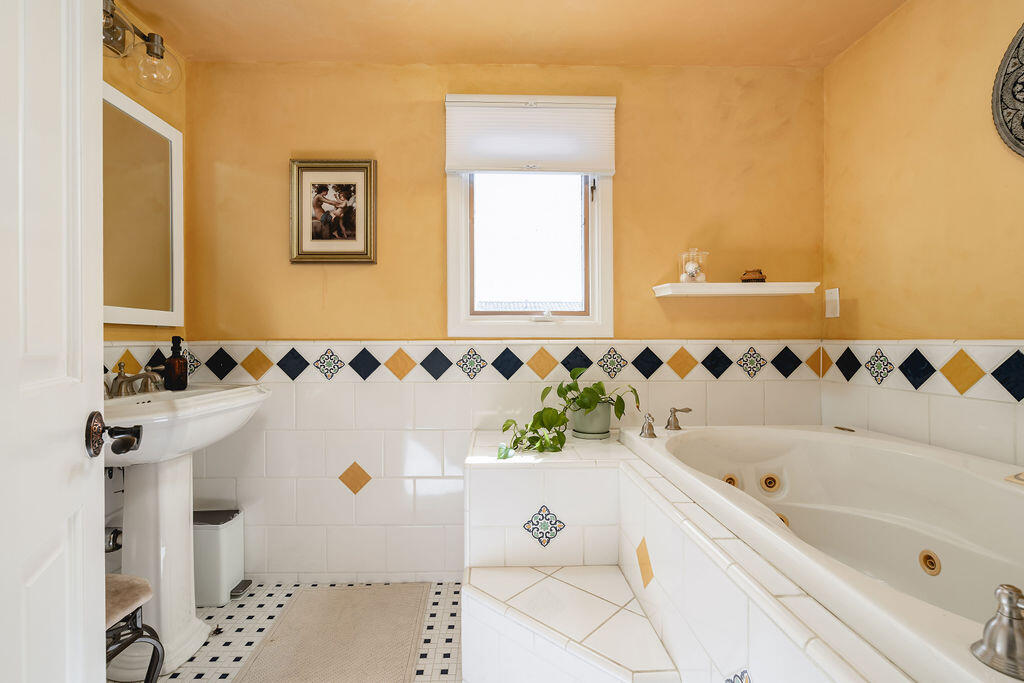 20 E Constance Avenue