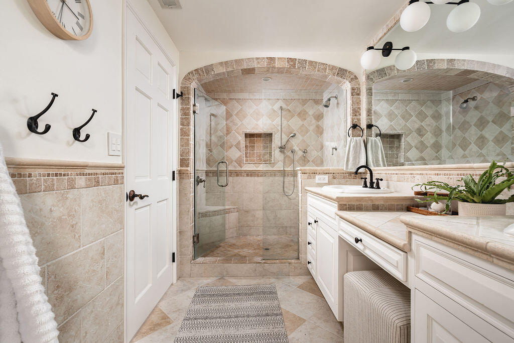 20 E Constance Avenue