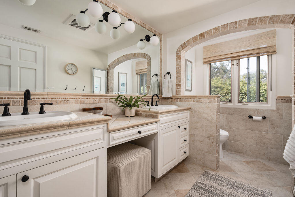 20 E Constance Avenue