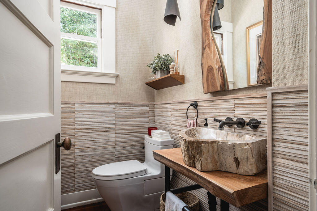 0000 Undisclosed Address Road