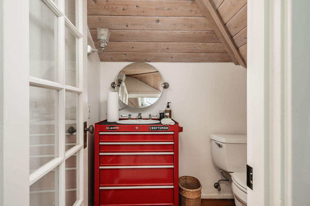 0000 Undisclosed Address Road