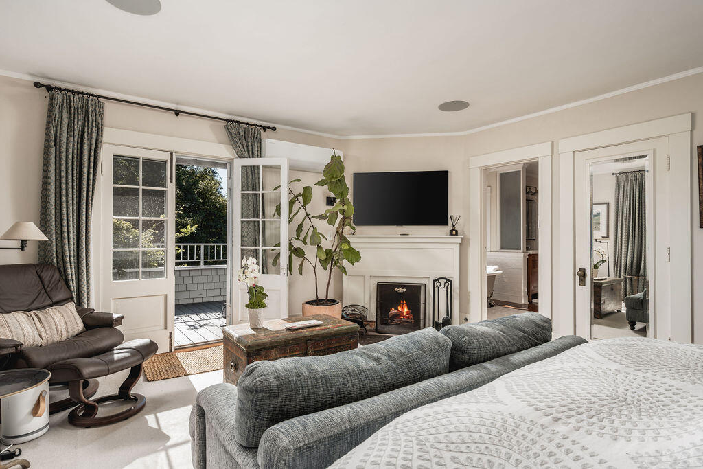 0000 Undisclosed Address Road