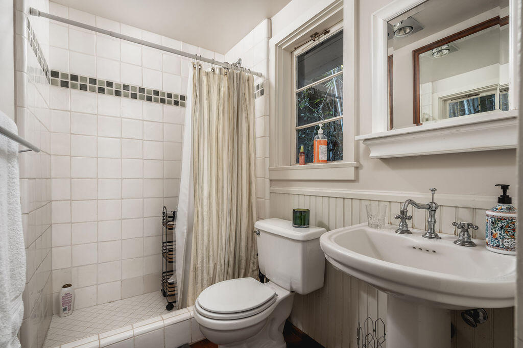 0000 Undisclosed Address Road