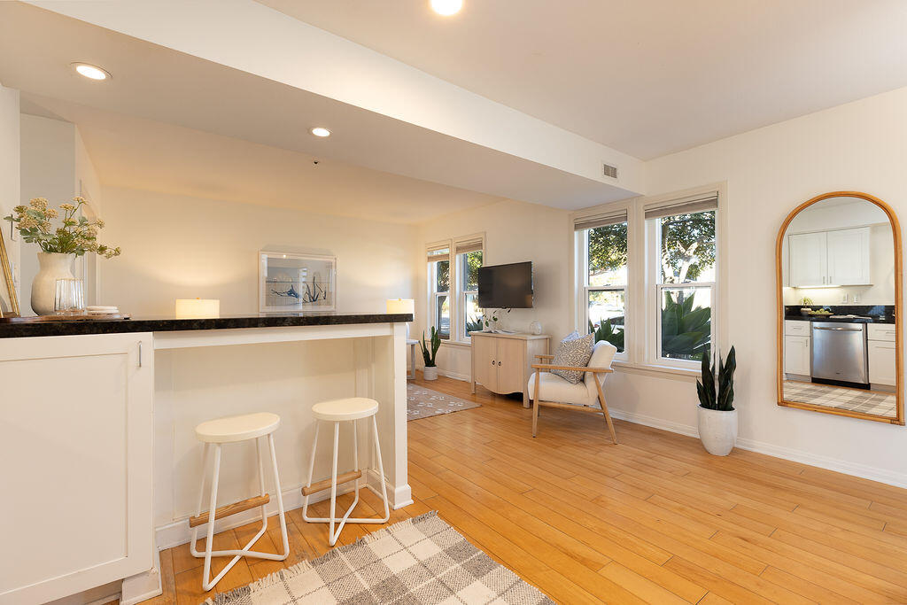 635 Elm Avenue 1