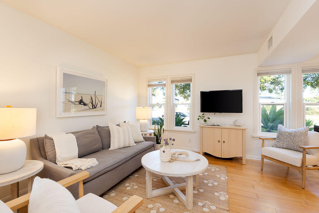 635 Elm Avenue 1
