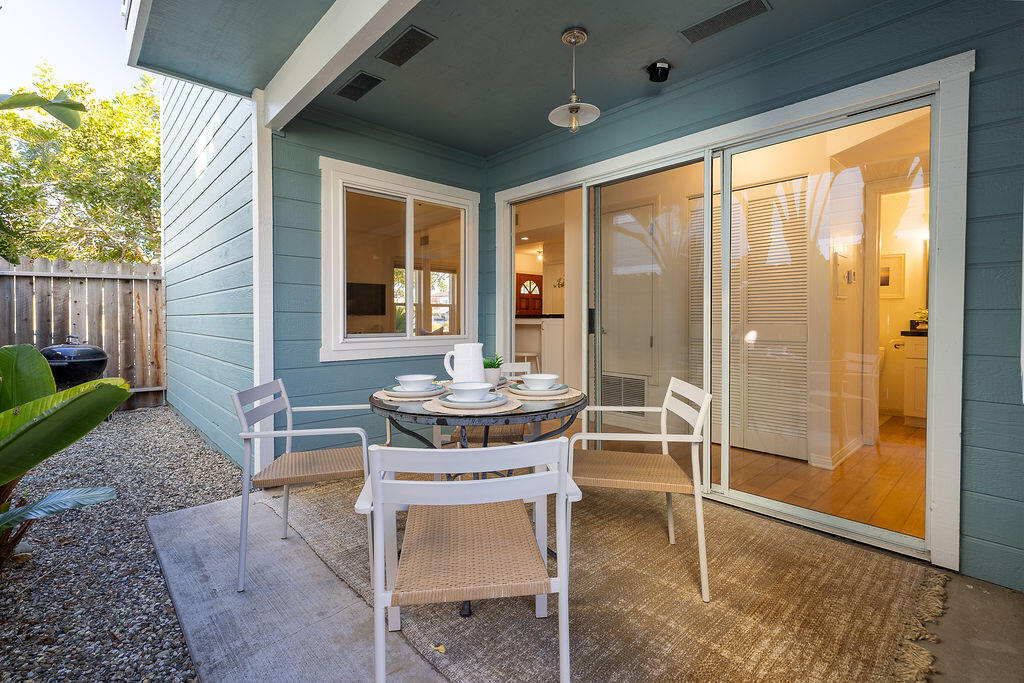 635 Elm Avenue 1