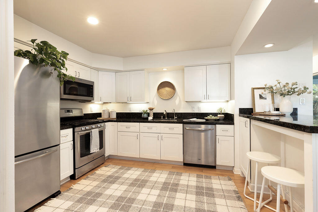 635 Elm Avenue 1