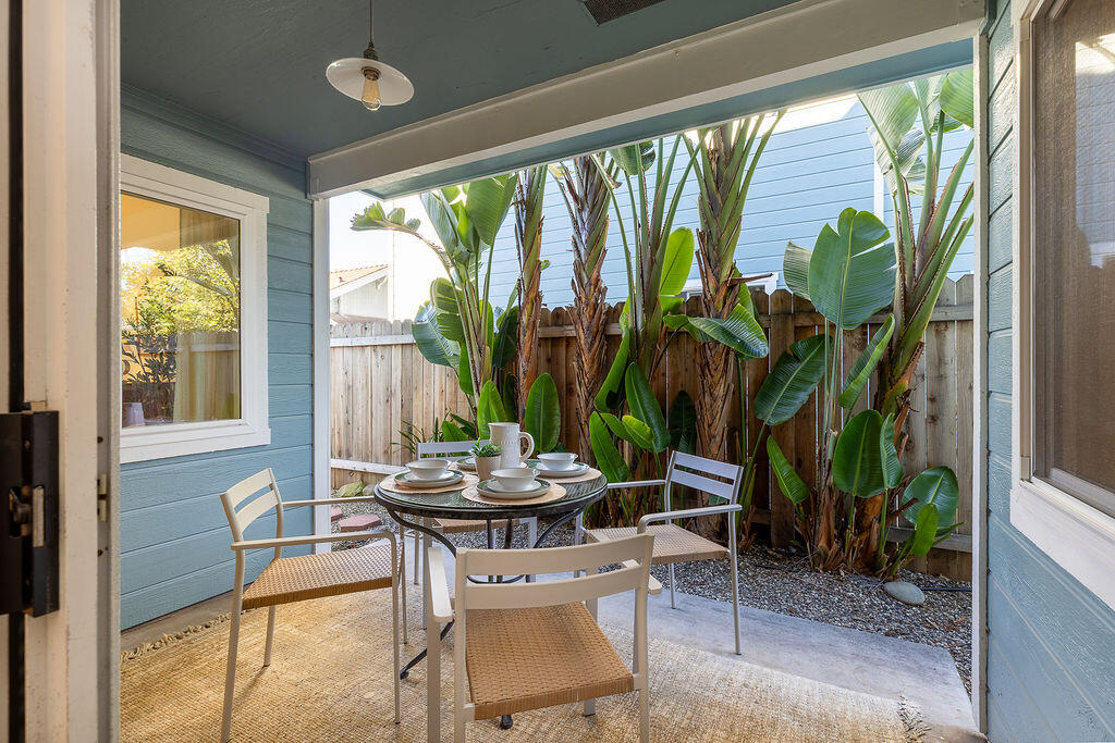 635 Elm Avenue 1