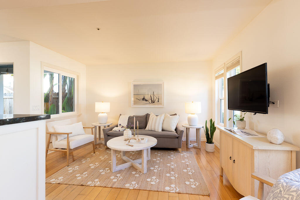 635 Elm Avenue 1