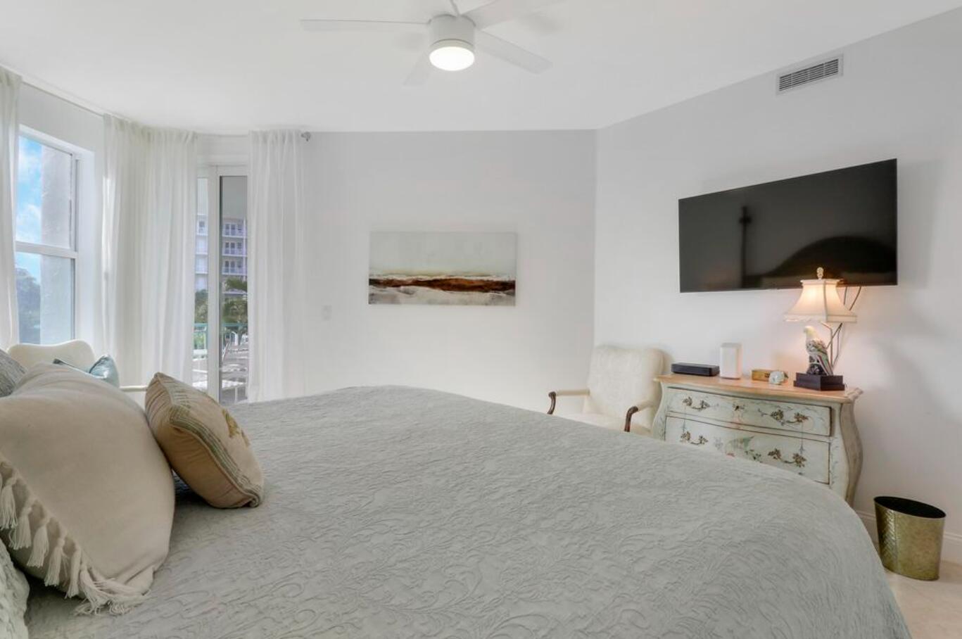 2000 S Highway A1a Highway N104