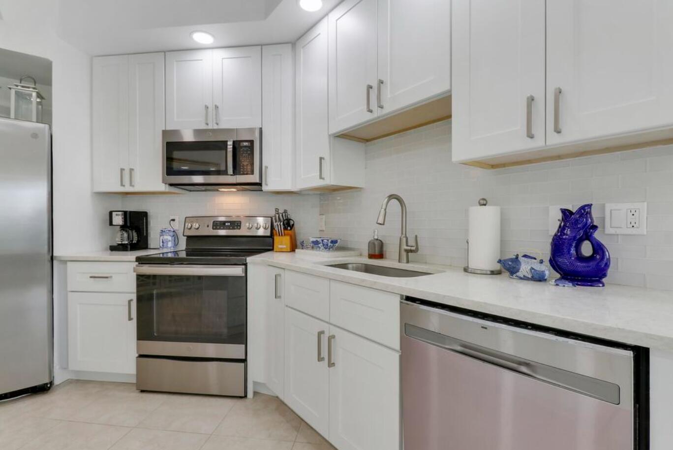 2000 S Highway A1a Highway N104