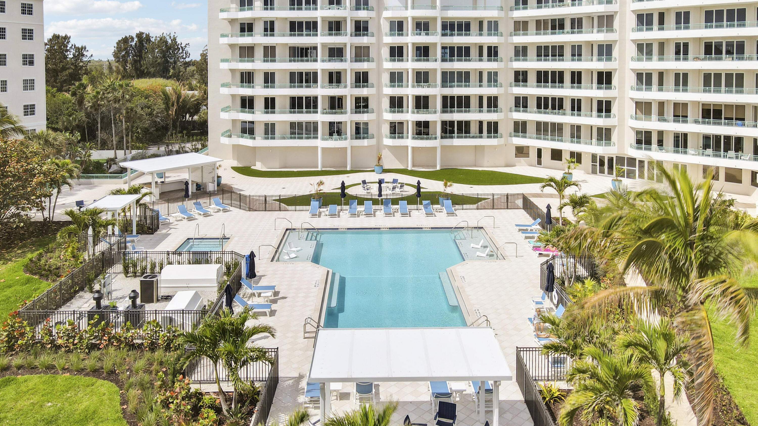 2000 S Highway A1a Highway N104