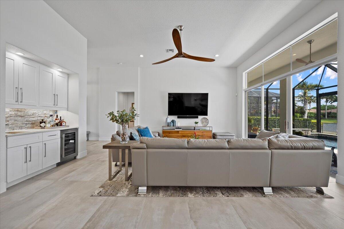 7676 Ironhorse Boulevard