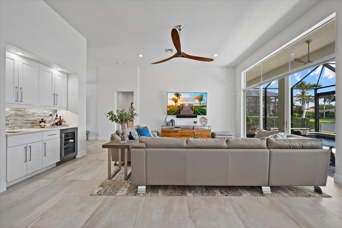 7676 Ironhorse Boulevard
