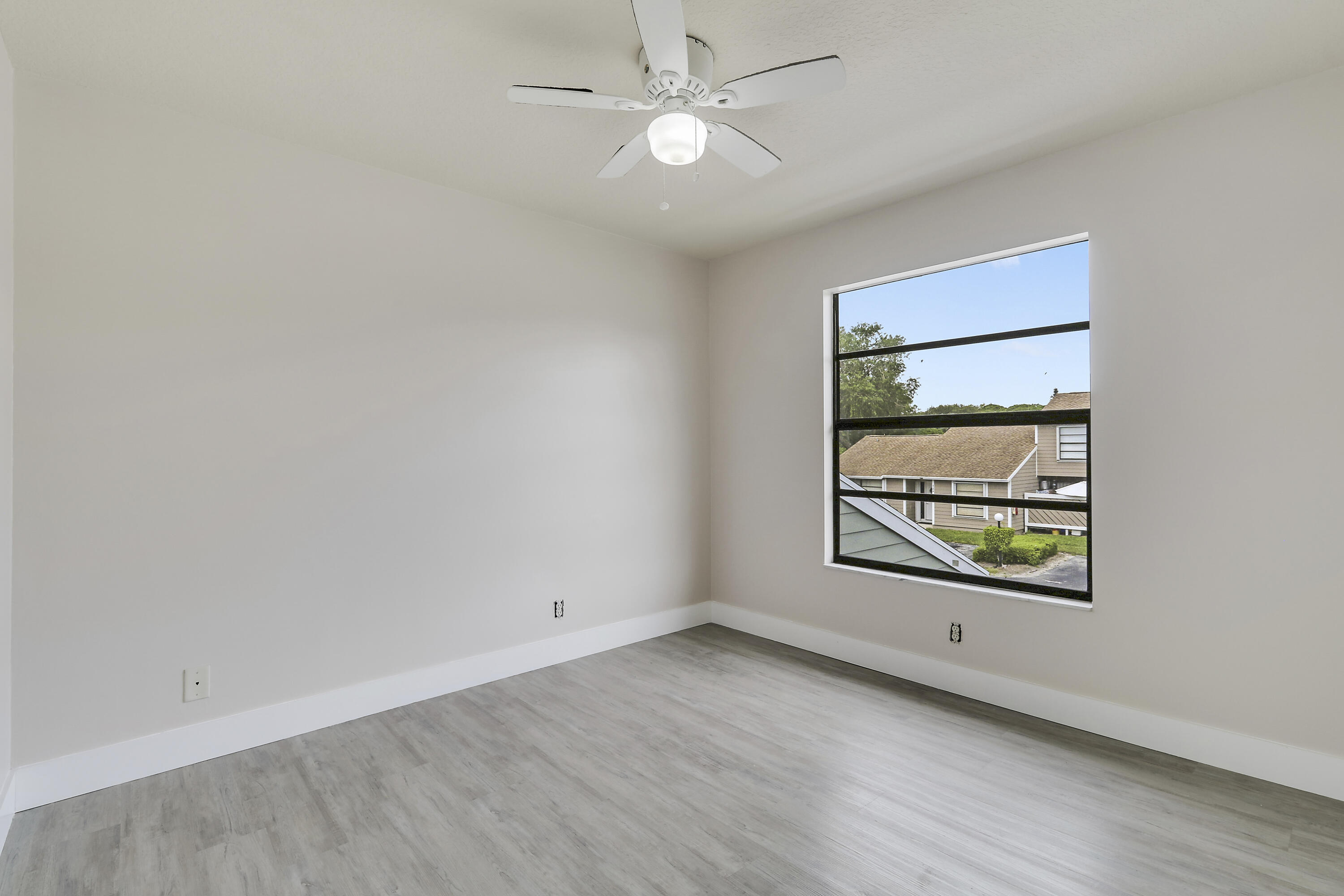 202 LAKEWOOD Drive 11B