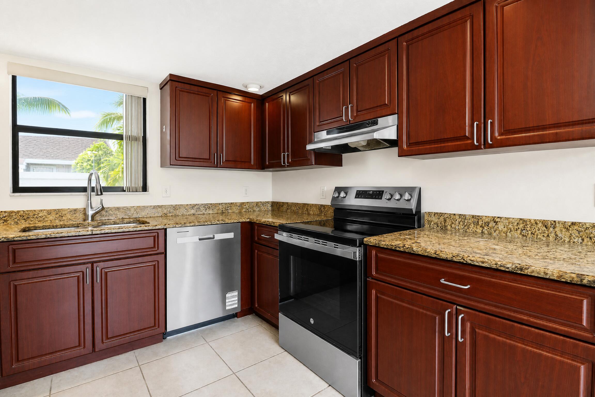 202 LAKEWOOD Drive 11B