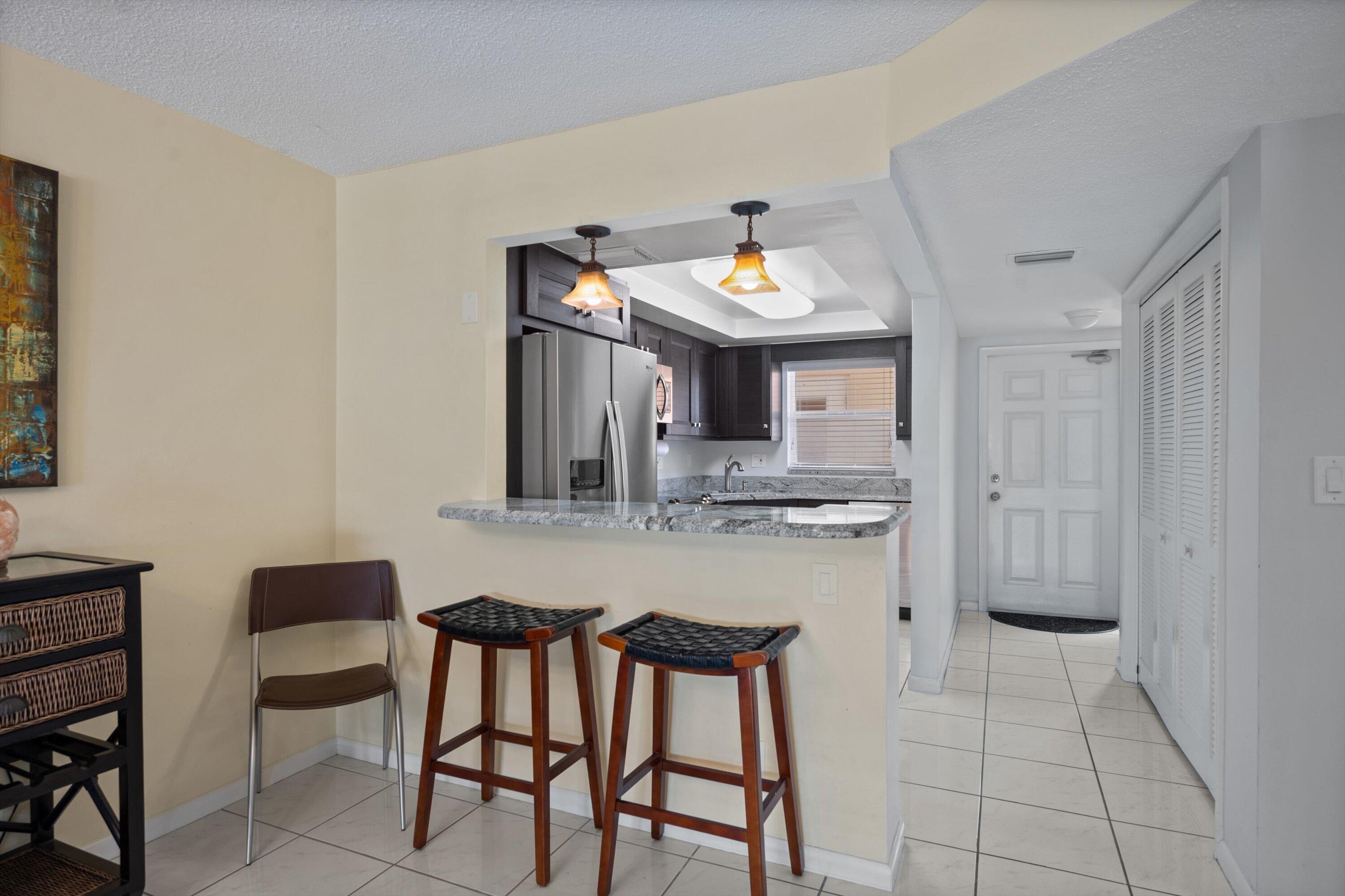 725 N RIVERSIDE Drive 203