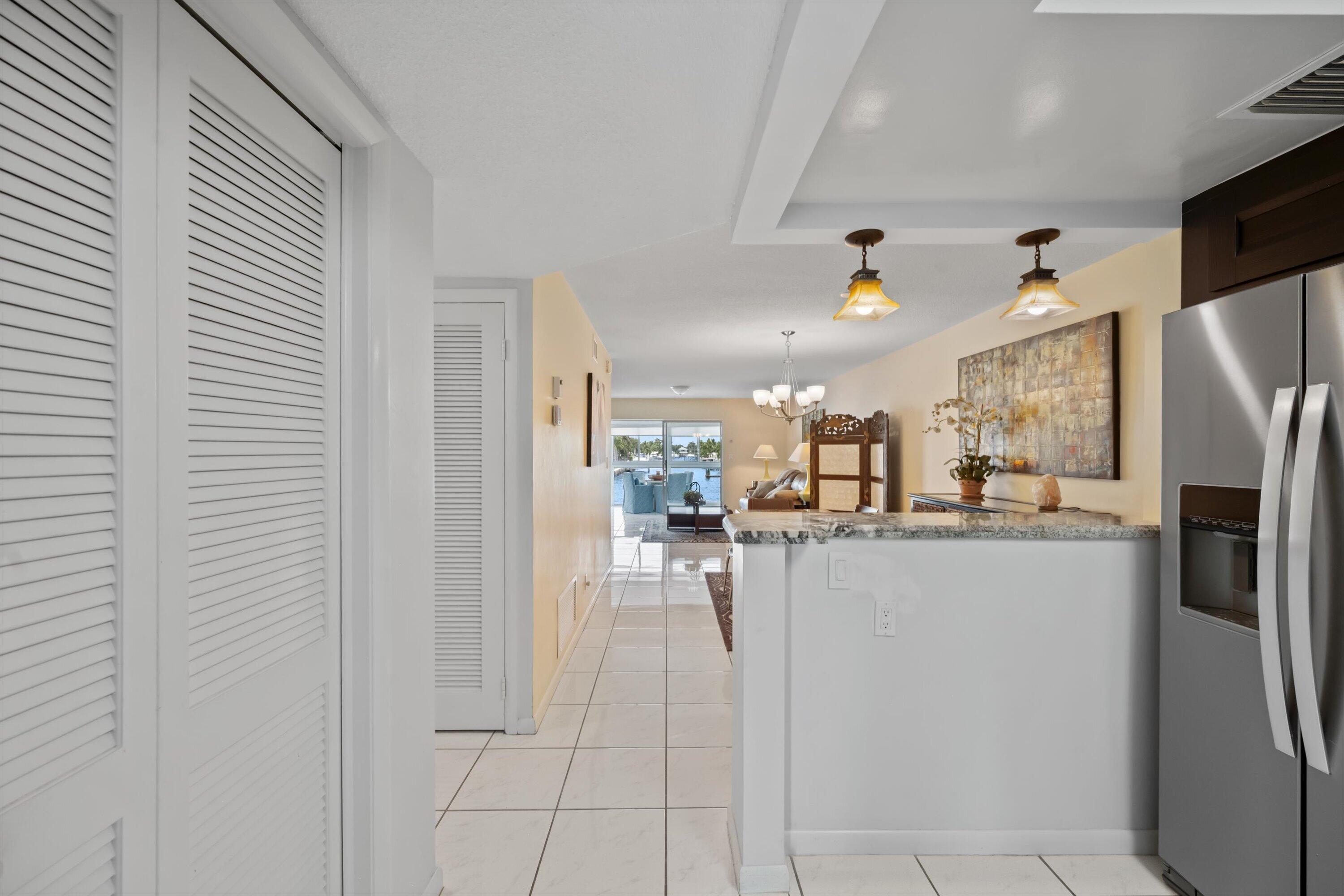 725 N RIVERSIDE Drive 203