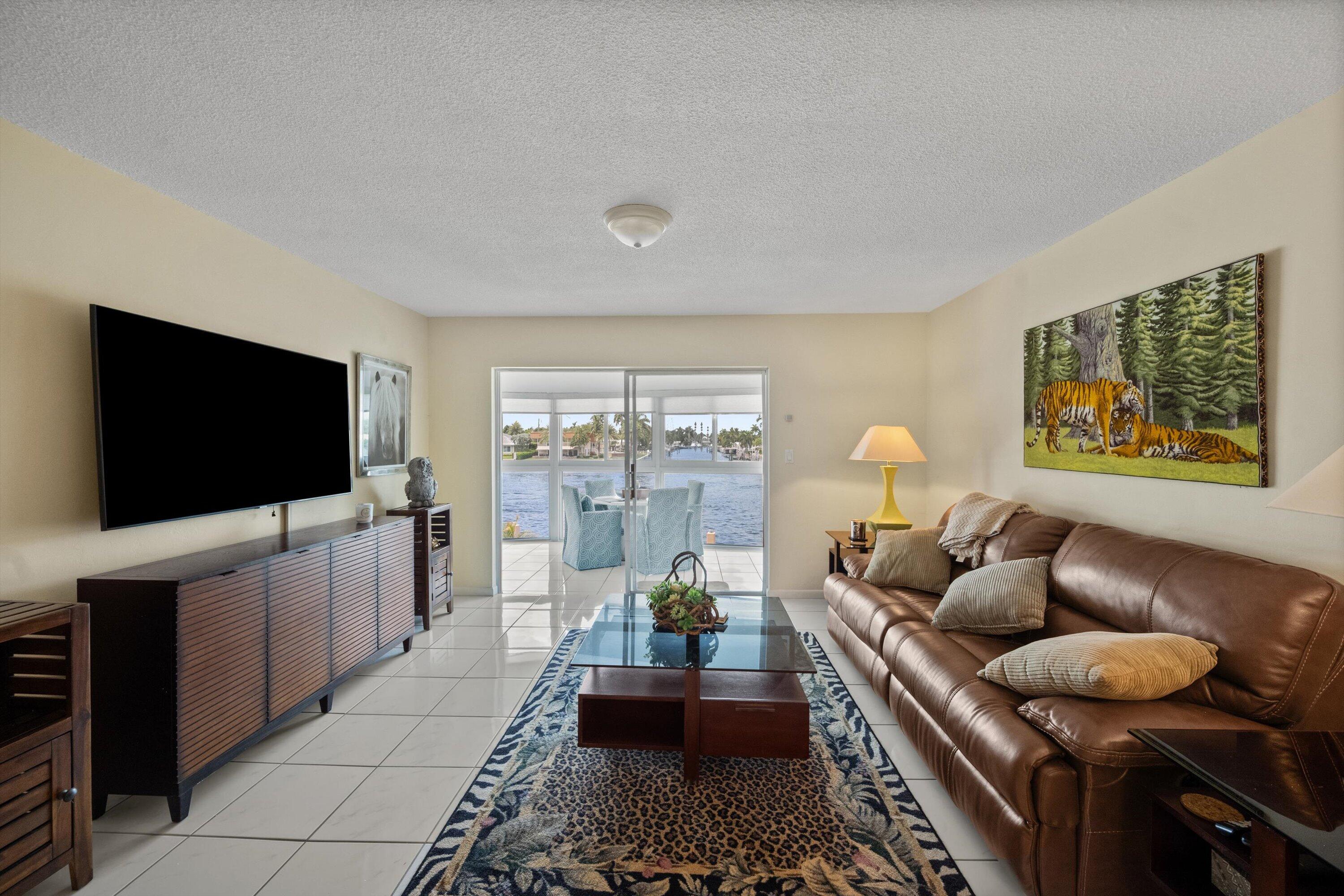 725 N RIVERSIDE Drive 203