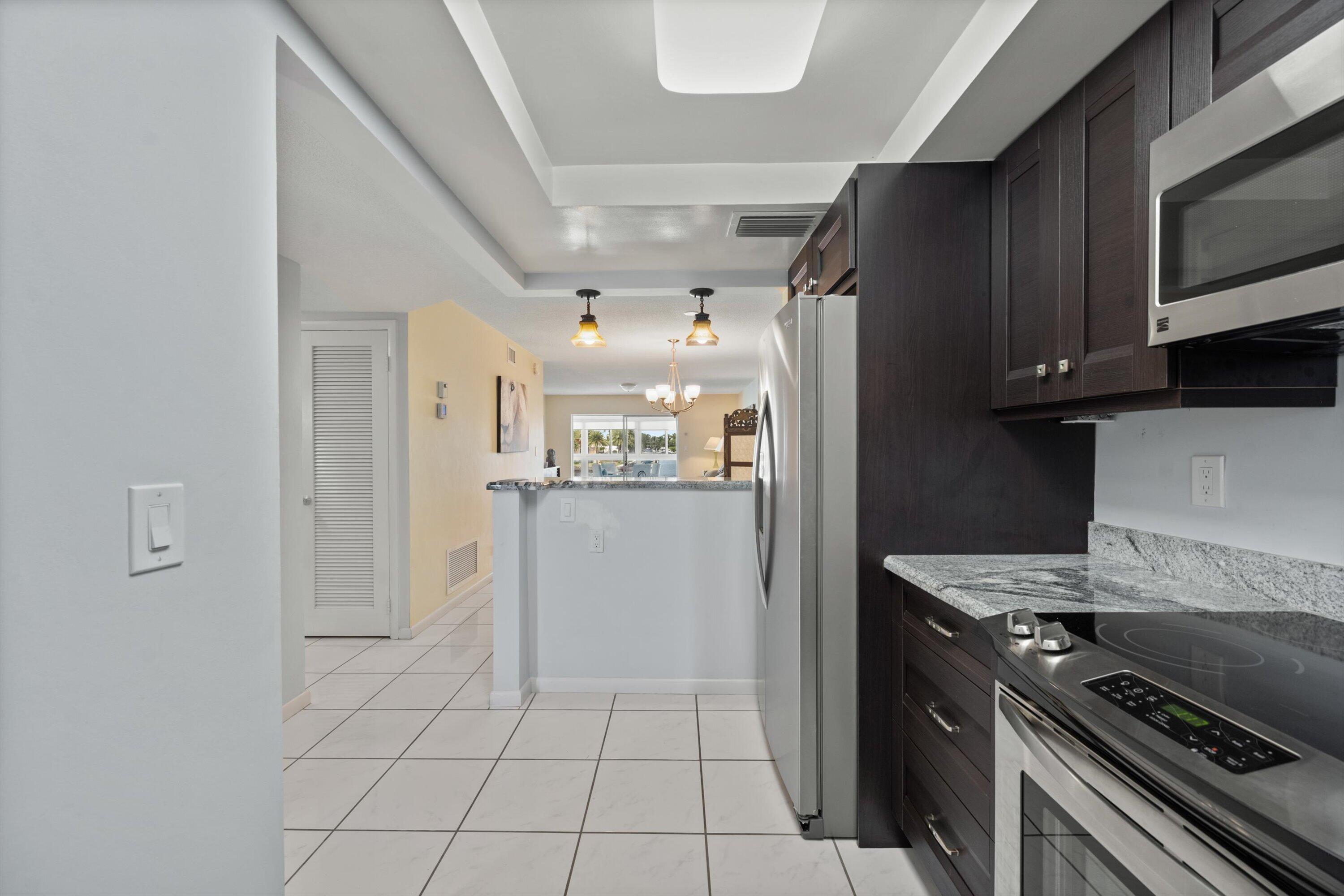 725 N RIVERSIDE Drive 203
