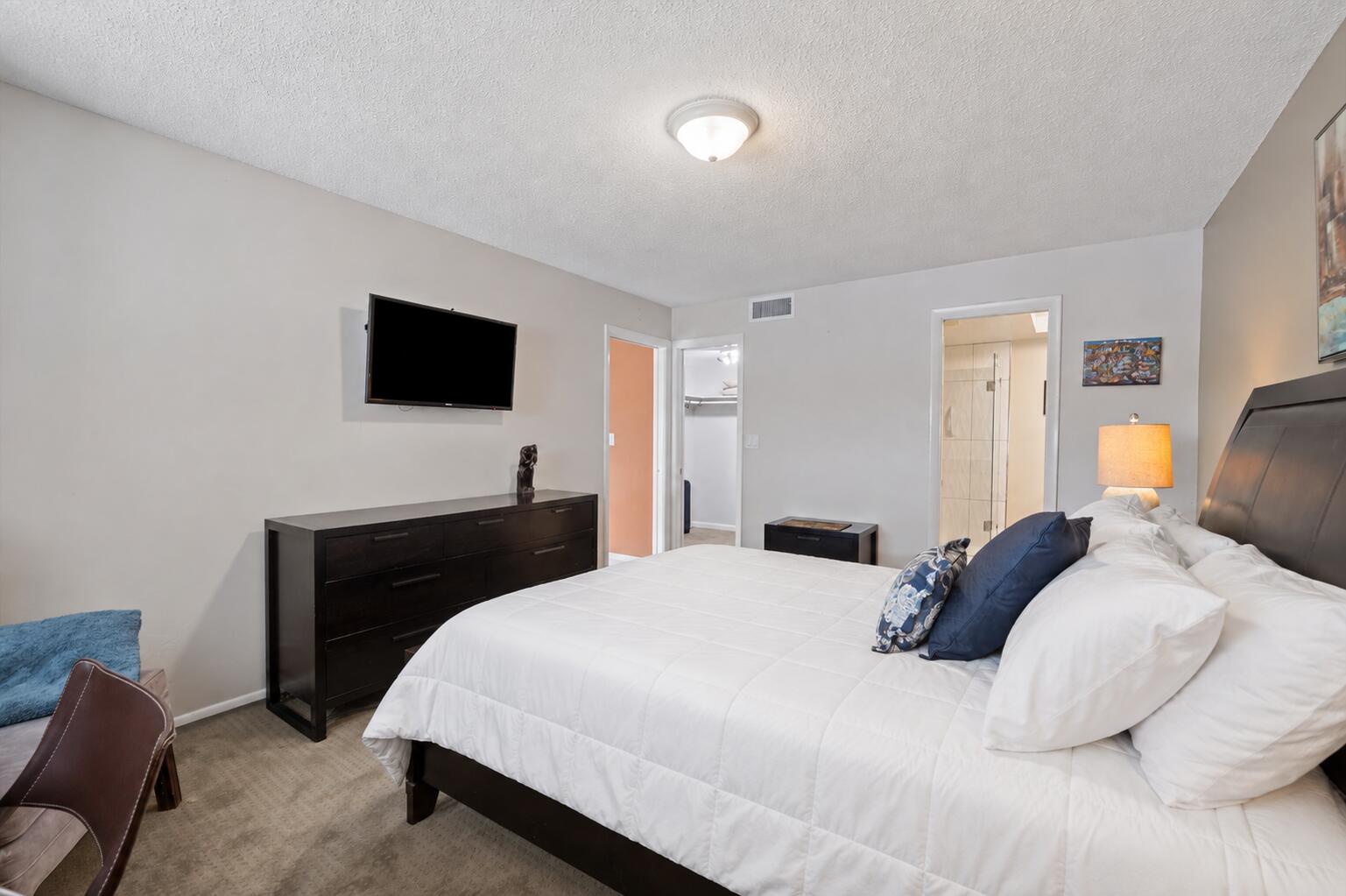 725 N RIVERSIDE Drive 203