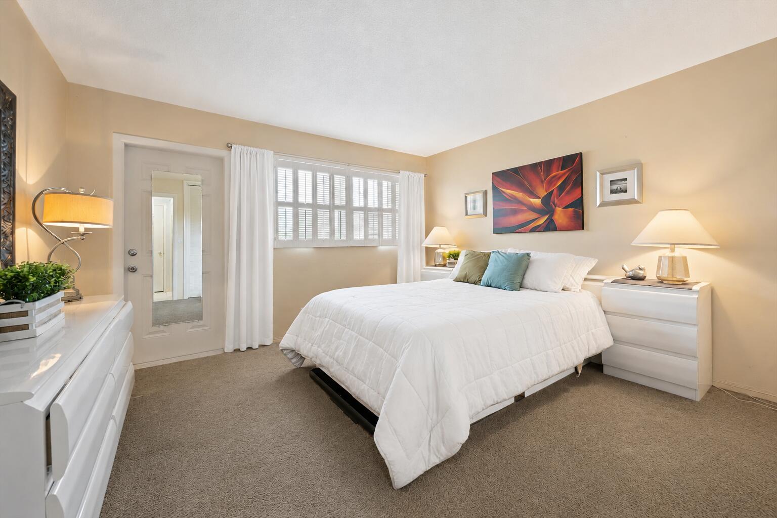 725 N RIVERSIDE Drive 203