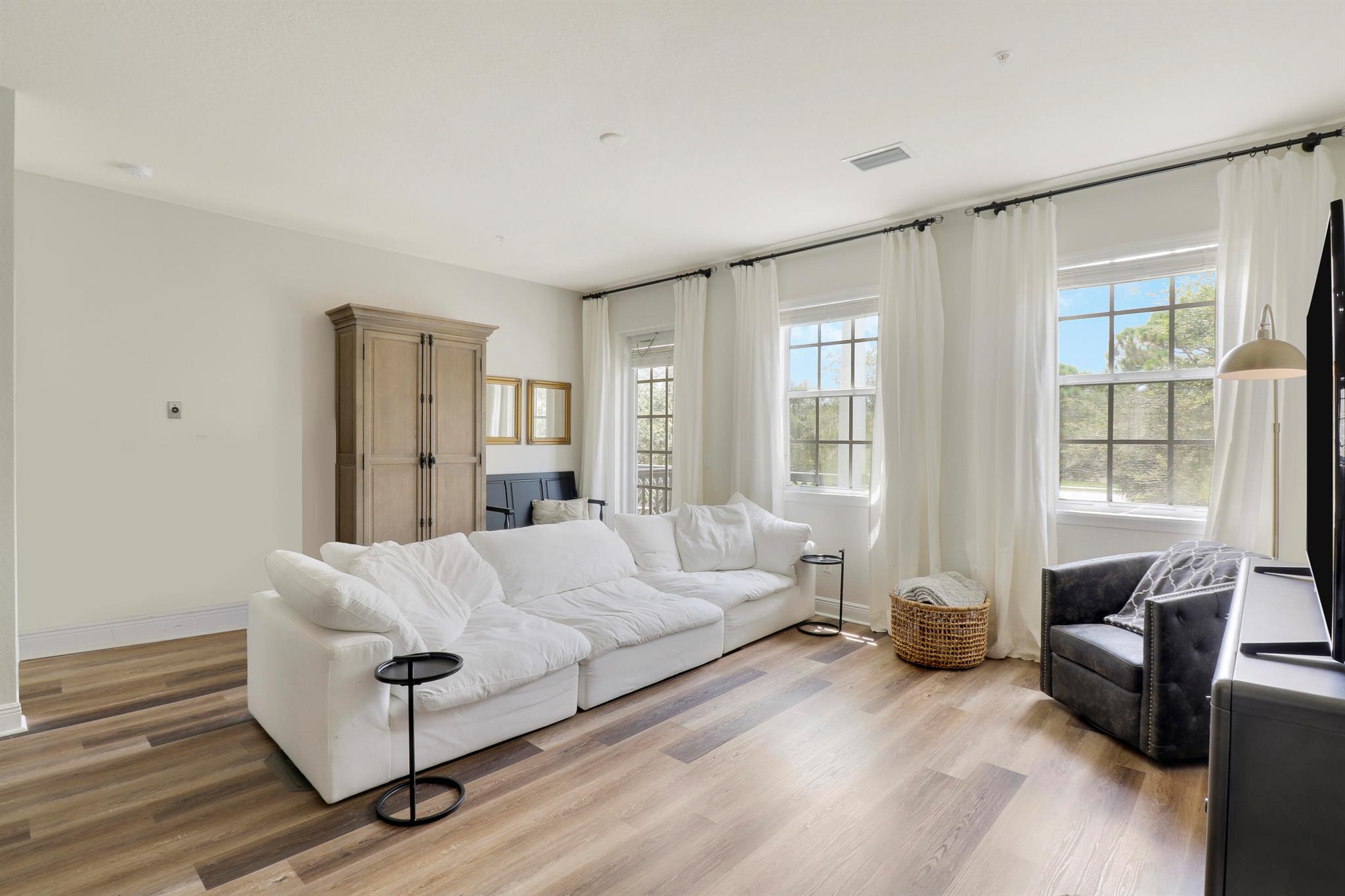 425 Greenwich Circle 203