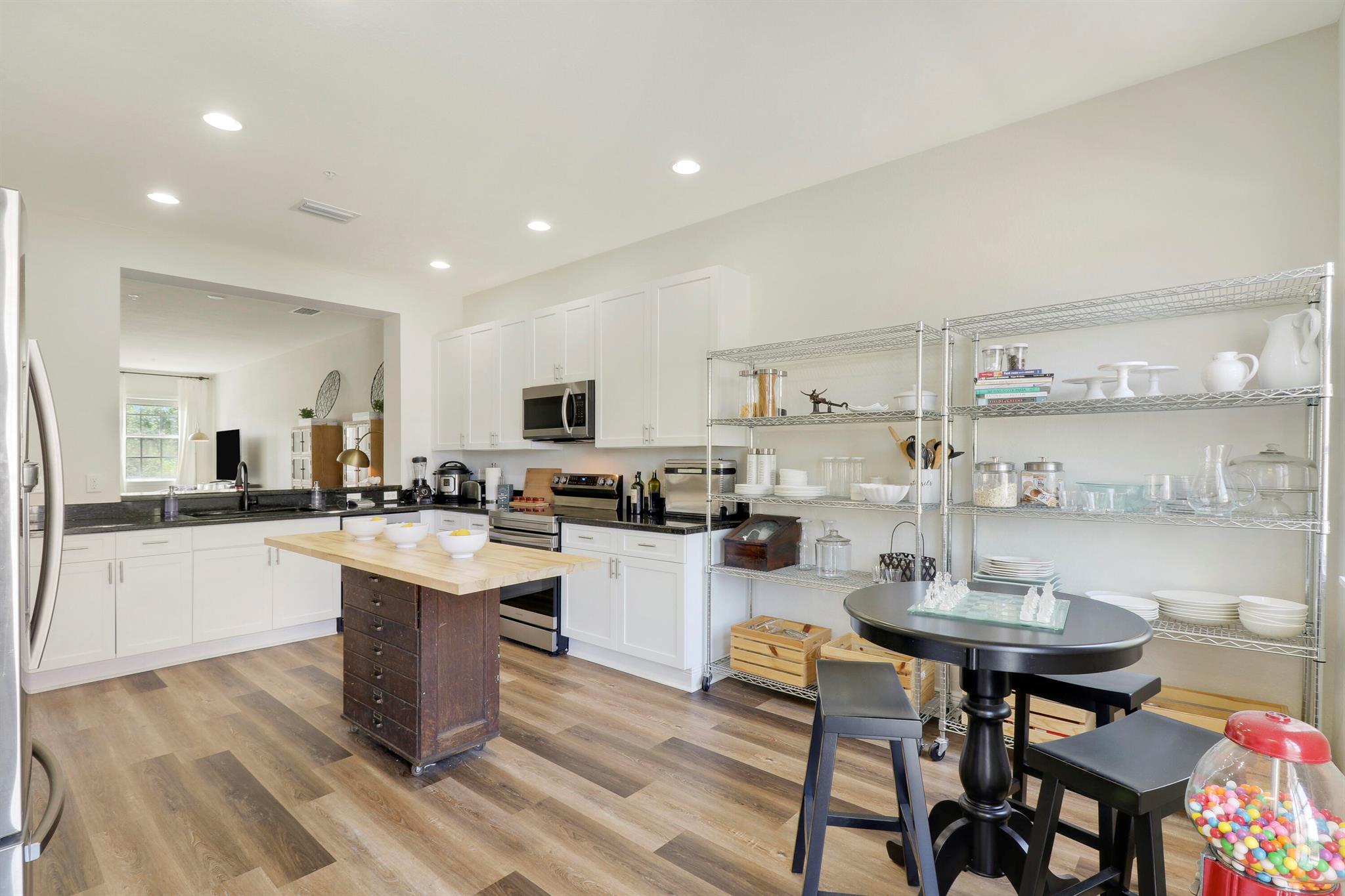 425 Greenwich Circle 203