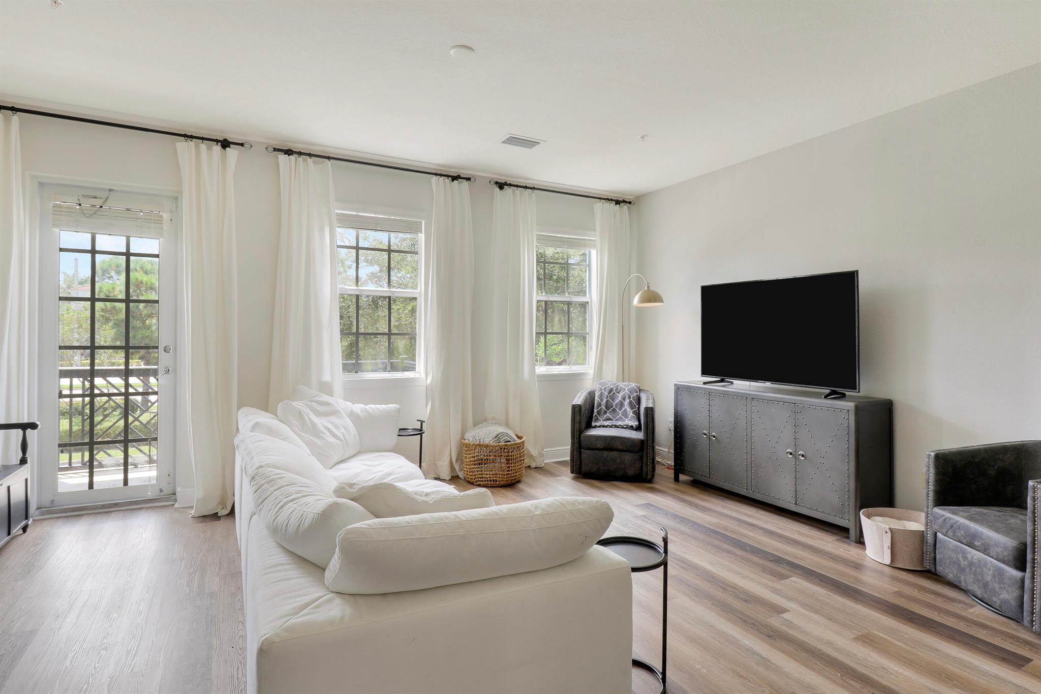 425 Greenwich Circle 203