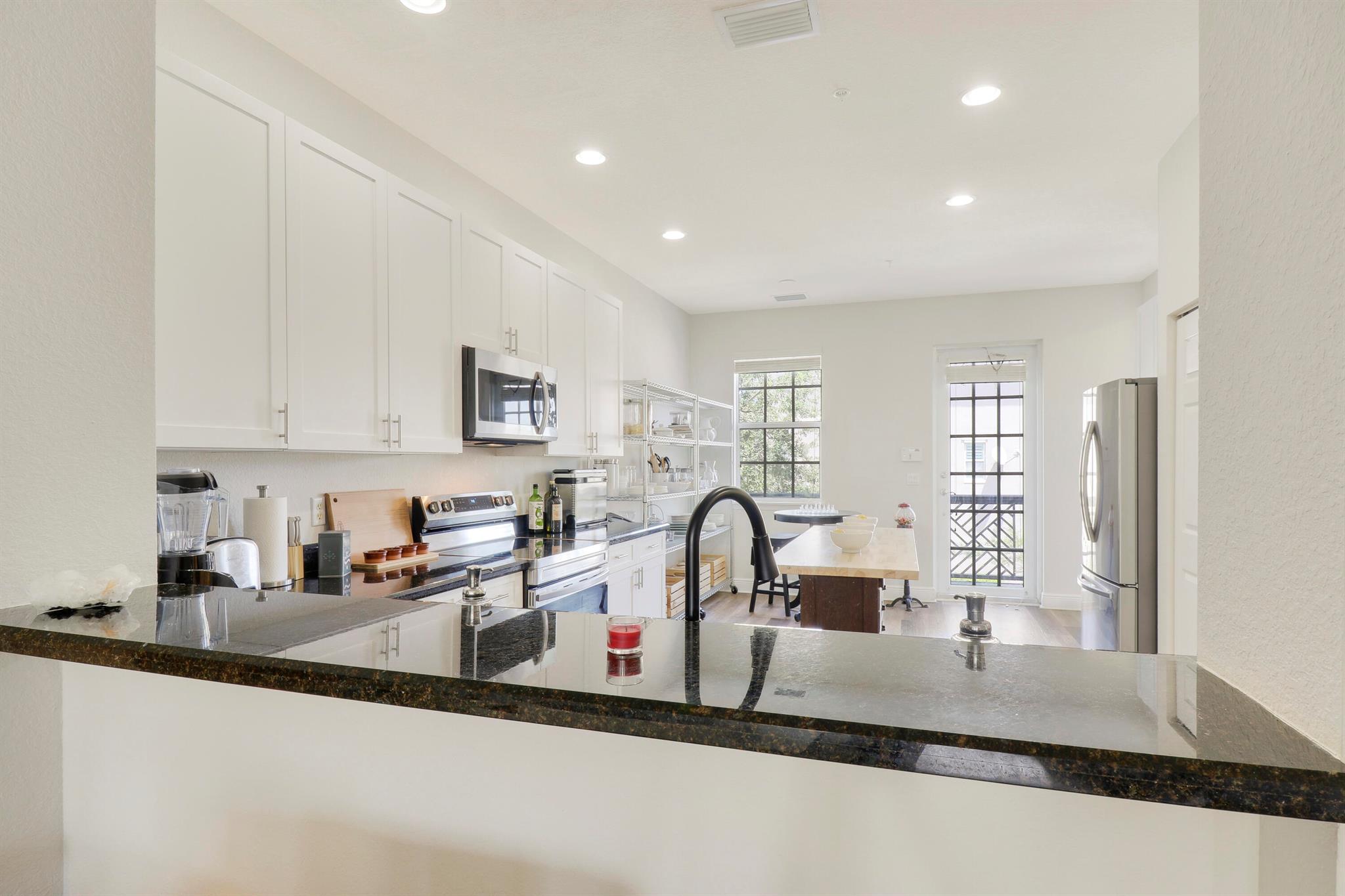 425 Greenwich Circle 203