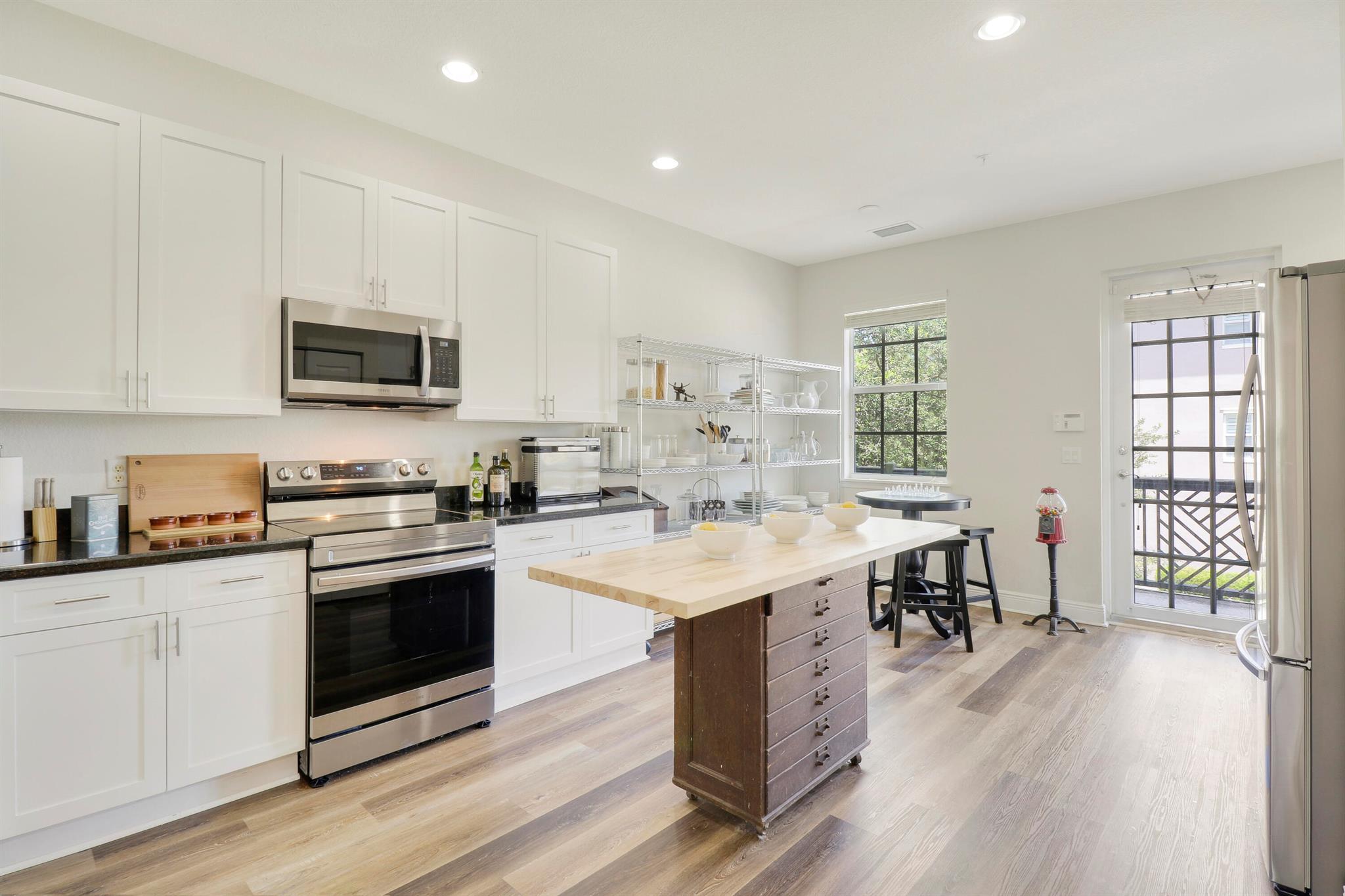 425 Greenwich Circle 203
