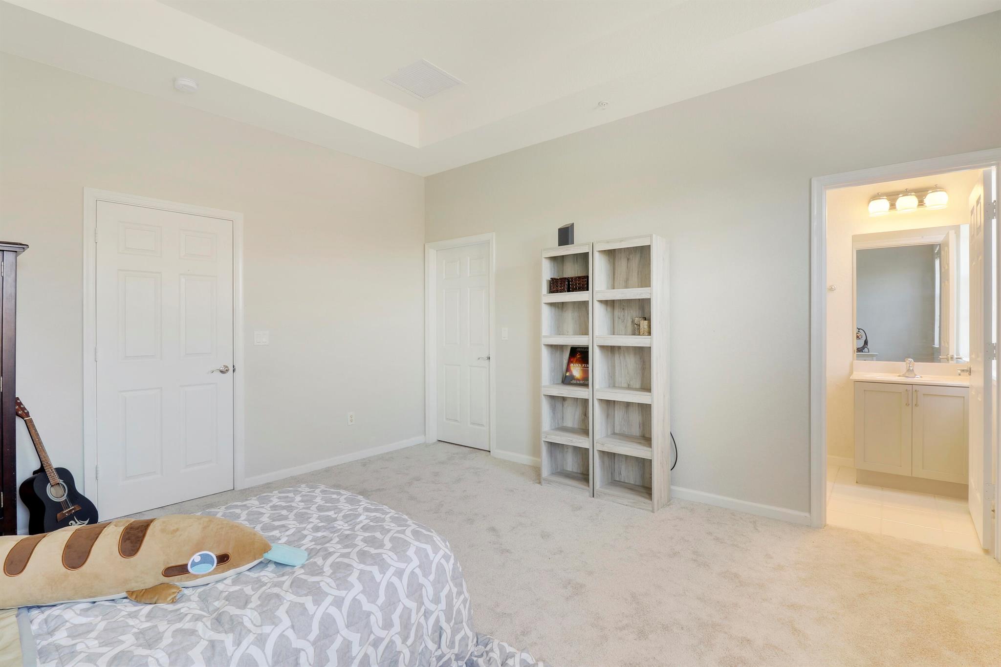 425 Greenwich Circle 203
