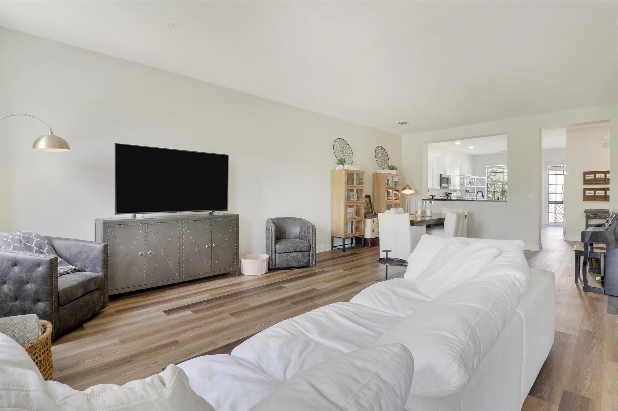 425 Greenwich Circle 203