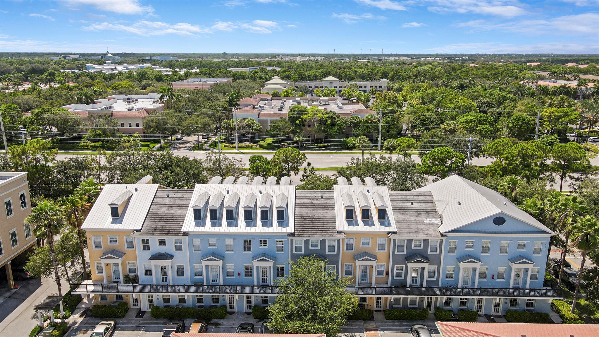 425 Greenwich Circle 203