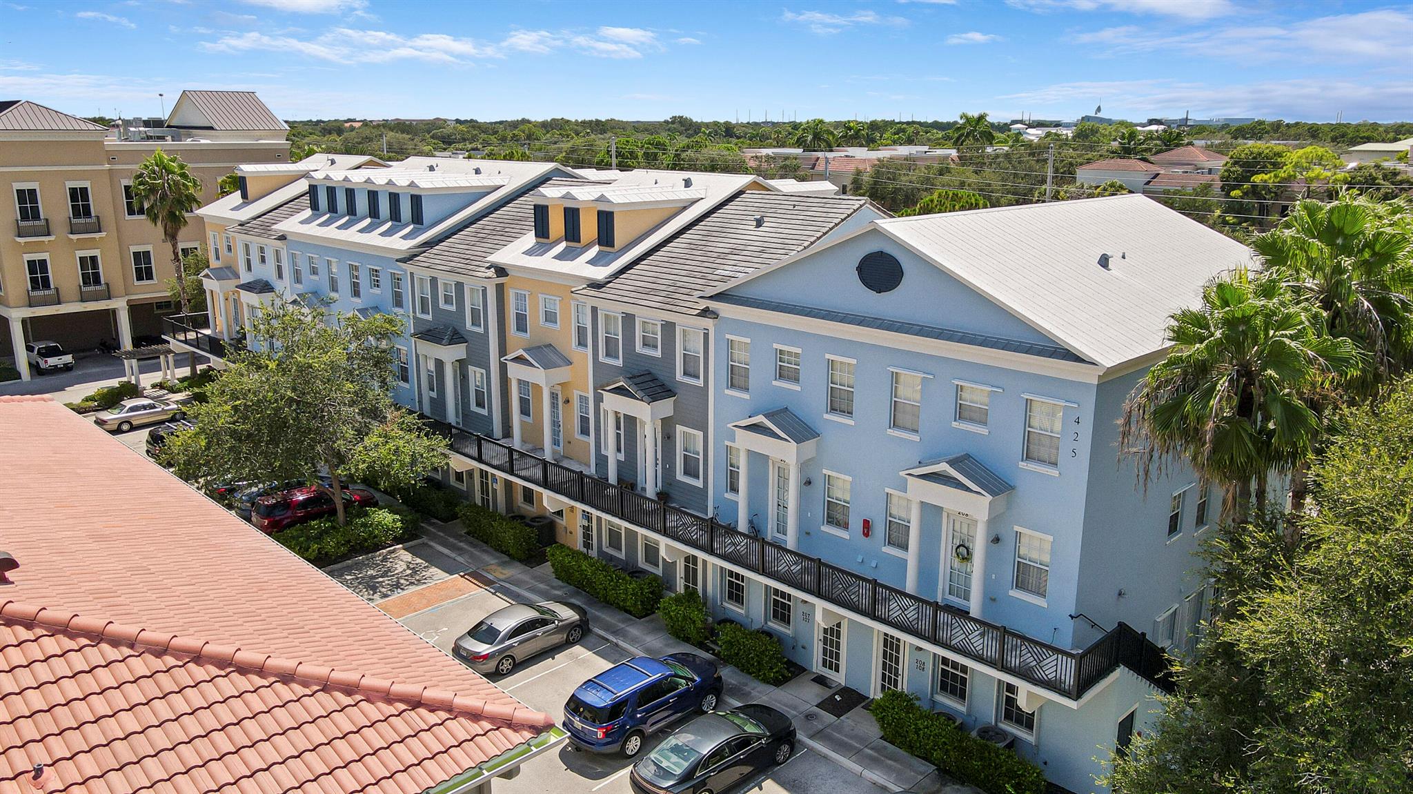 425 Greenwich Circle 203